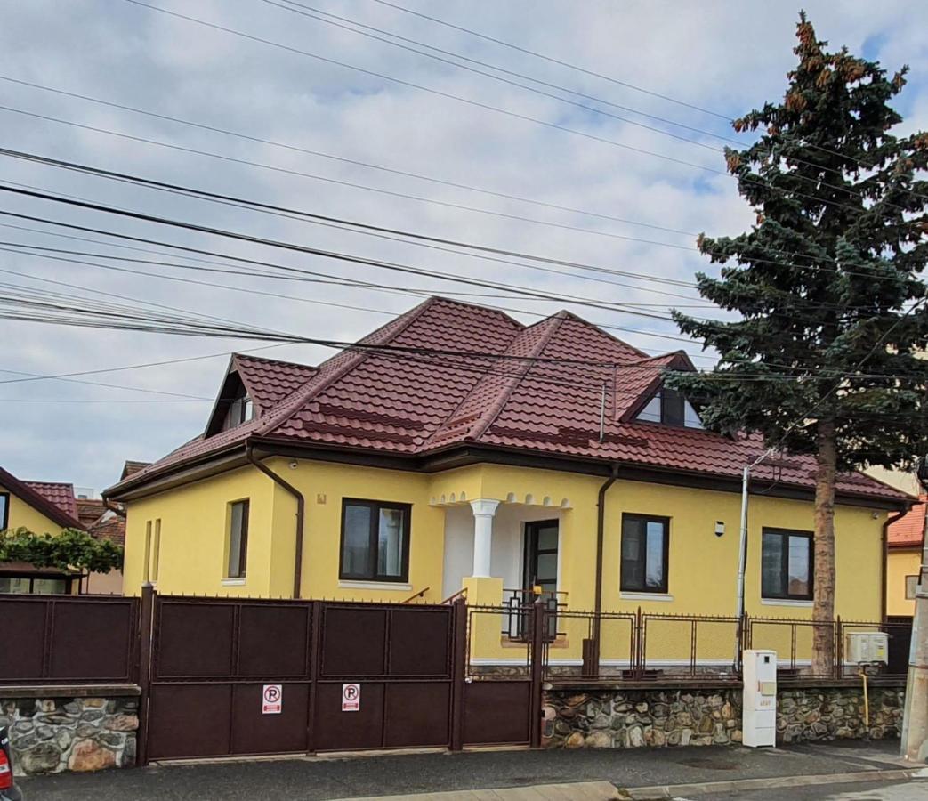 Yellow House Sibiu Exterior photo